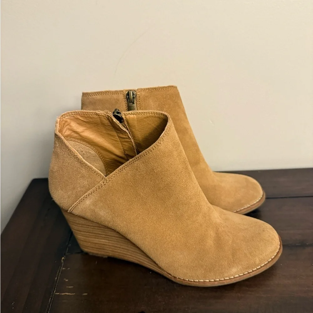 Lucky Brand Tan Yakeena Wedge Booties